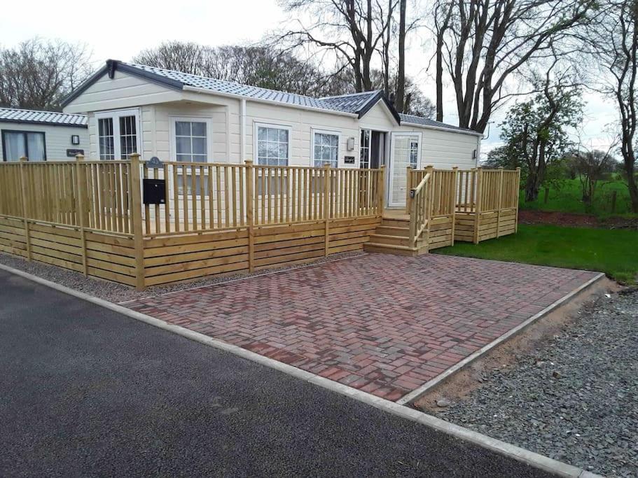 Forestbrook - Cheerful Two Bedroom Tiny House Vakantiehuis *